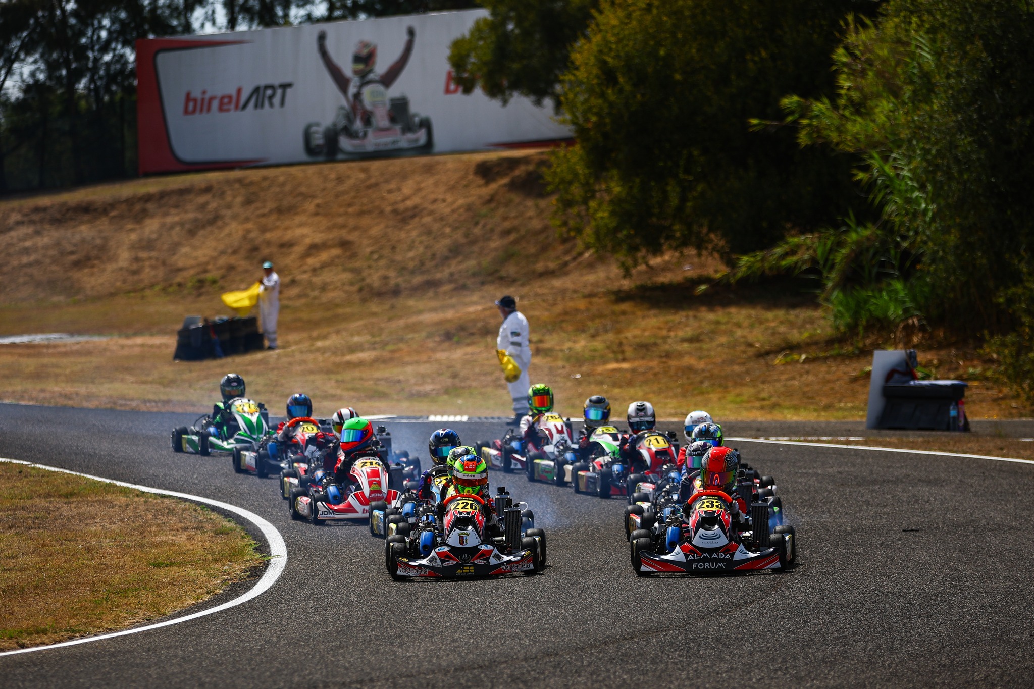 🏁 O inverno ainda não acabou… mas os motores já estão a aquecer.

Dia 1 de março, os nossos pilotos voltam à pista para a Winter Cup ❄️🔥
Uma prova-teste.
Um primeiro confronto.
O momento de afinar máquinas, estratégias e ambições.

Porque uma semana depois… 

📅 7 e 8 de março
Arranca oficialmente o Campeonato.
E cada décimo vai contar.

A contagem decrescente começou.
Estás preparado para o regresso à pista? 💨🏎️

#CPKarting #WinterCup #CampeonatoPortugalKarting #OndeNascemCampeos #VianadoCastelo