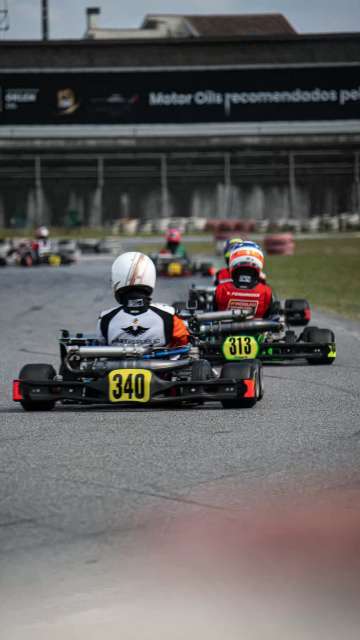 Venha mais uma etapa do Campeonato de Portugal de Karting!

Depois de Viana do Castelo e Portimão, chegou a vez de Castelo Branco.
Esperamos por si nos dias 30 e 31 de maio para um fim-de-semana de adrenalina.

#CampeonatoPortugalKarting #CPKarting #Pilotos #Categorias #OndeNascemCampeoes #DesportoMotorizado #VianadoCastelo #Portimao #CasteloBranco
