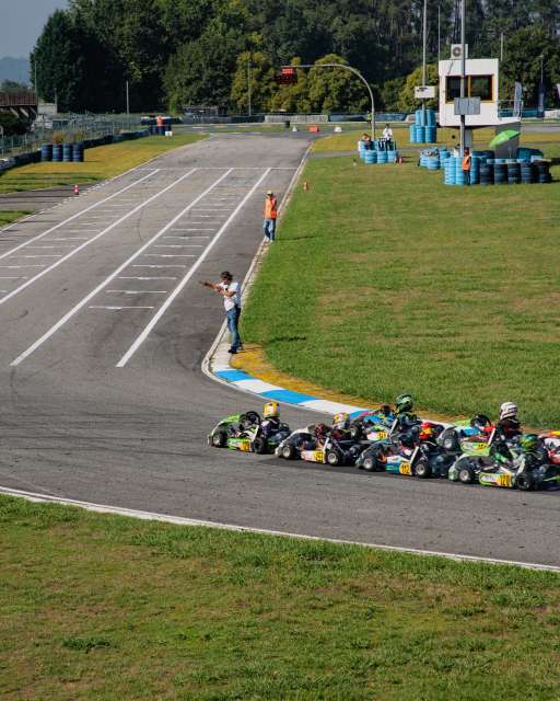 Tudo alinhado e pronto para a partida 🏁

Dias 20, 21 e 22 de novembro todos os caminho vão dar ao @kiro_karting no Bombarral para a Taça de Portugal!

Contamos com vocês?

 #CampeonatoPortugalKarting #Portugal #DesportoMotorizado #CPKarting #Categorias #Pilotos #Karting #OndeNascemCampeoes #TacadePortugal