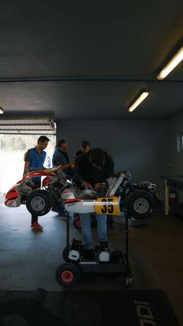 Os bastidores de uma prova do Campeonato Portugal de Karting!

Muito acontece fora dos olhares de todos os que vibram com este desporto e há muitas regras a cumprir!
Venha descobrir com o José Alberto e o Mário 🏁

#BastidoresCPK #Categorias #CPKarting #Karting #DesportoMotorizado #Portugal #OndeNascemCampeoes #CampeonatoPortugalKarting #Pilotos