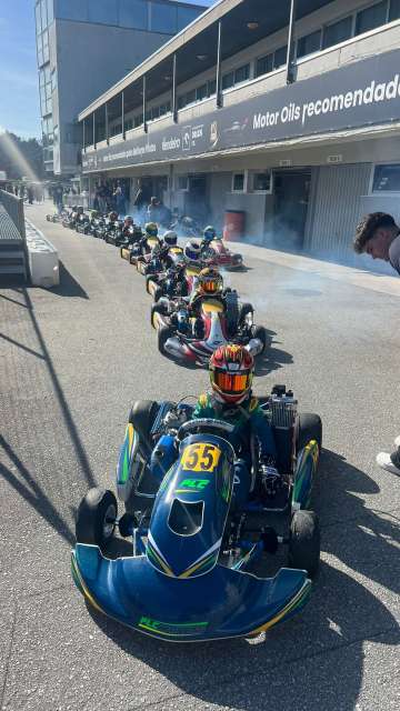 Fim-de-semana de treinos em Viana do Castelo!

Os motores já rugem e afinam-se, os chassis ajustam-se e os pilotos preparam-se!
A comitiva do karting junta-se para preparar a Winter Cup já no proximo fim de semana!

#CPKarting #WinterCup #Treinos #VianadoCastelo