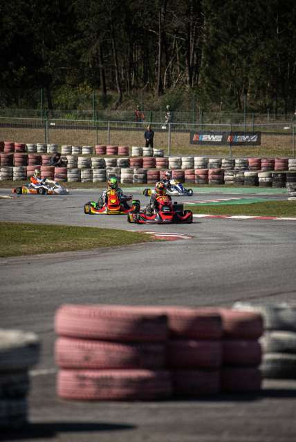 Foi assim que se escreveram as primeiras vitórias da temporada. 🏁🔥

Entre batalhas intensas em pista e muita determinação, estes pilotos destacaram-se e conquistaram o triunfo na ronda inaugural do Campeonato de Portugal de Karting.

Um arranque de campeonato que promete uma temporada cheia de emoção.

#CampeonatoPortugalKarting #CPKarting #OndeNascemCampeoes #VianadoCastelo