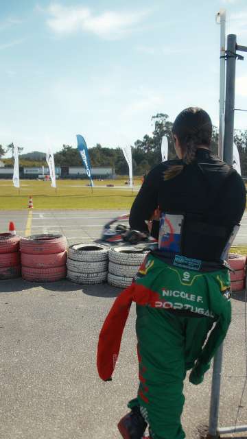 O karting é muito mais do que um desporto de velocidade — é uma verdadeira experiência de família. Entre curvas apertadas e momentos de adrenalina, pais, filhos, irmãos e amigos encontram no kart uma forma única de partilhar emoções, fortalecer laços e criar memórias inesquecíveis.

Nicole Ferreira e Daniel Ferreira são dois irmãos que correm em categorias diferentes: X30 Sénior e X30 Júnior. Uma estreia no Campeonato Portugal de Karting, diretamente da ilha da Madeira!

#CPKarting #CampeonatoPortugalKarting #DesportoMotorizado #Categorias #Pilotos #OndeNascemCampeoes