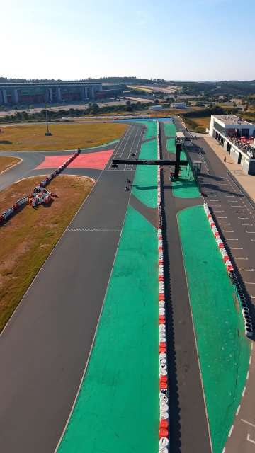 Campeonato Portugal de Karting em Portimão foi assim: vibrante, intenso e repleto de curvas! 🏁🏅
Mais uma prova bem sucedida e já estamos a preparar a próxima: dias 30 e 31 de maio em Castelo Branco!

#CampeonatoPortugalKarting #DesportoMotorizado #Portimao #Categorias #OndeNascemCampeoes #CPKarting #Pilotos