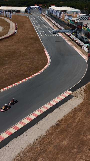Venha descobrir o coração do Campeonato de Portugal de Karting!

Na sala de cronometragem, cada milésimo de segundo conta. É aqui que a tecnologia e a precisão se unem para garantir a verdade desportiva em pista: voltas, tempos, classificações e toda a emoção traduzida em números, em tempo real.

Mais do que um espaço técnico, é o centro nevrálgico da competição, onde cada detalhe faz a diferença.

Aproxime-se, conheça os bastidores e veja como se constrói a competição ao mais alto nível.

#CPKarting #CampeonatoPortugalKarting #Categorias #DesportoMotorizado #OndeNascemCampeoes #Pilotos #CasteloBranco #BastidoresCPK #SalaCronometragem