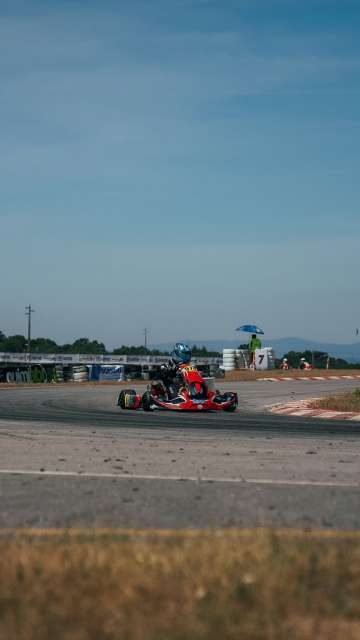 O Campeonato de Portugal de Karting continua a proporcionar momentos de pura adrenalina, competição e talento, onde os melhores pilotos nacionais dão tudo em cada curva, travagem e ultrapassagem.

Venha viver de perto a emoção das corridas, apoiar os pilotos e sentir a paixão pelo karting num ambiente único para toda a família.

📍 Próxima paragem: a emoção continua!
🎟️ Entrada gratuita.

Junte-se a nós e faça parte deste espetáculo sobre rodas!

#CampeonatoPortugalKarting #DesportoMotorizado #Categorias #Pilotos #OndeNascemCampeoes #CPKarting #Braga #FinalCPK