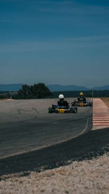 🏎️ Mais do que uma corrida. Mais do que um campeonato.

No Campeonato de Portugal de Karting, cada partida é uma oportunidade para superar limites, aperfeiçoar talentos e escrever novas histórias dentro de pista.

É aqui que a paixão pelo automobilismo ganha vida, onde pilotos, equipas e adeptos se unem em torno de um desporto que desafia a coragem, a técnica e a determinação.

A emoção está garantida do primeiro ao último momento. Venha viver o espetáculo, apoiar os pilotos e fazer parte desta grande festa do karting nacional.

Até à próxima prova! 🏁

#DesportoMotorizado #OndeNascemCampeoes #Categorias #CPKarting #CampeonatoPortugalKarting #Pilotos #BastidoresCPK