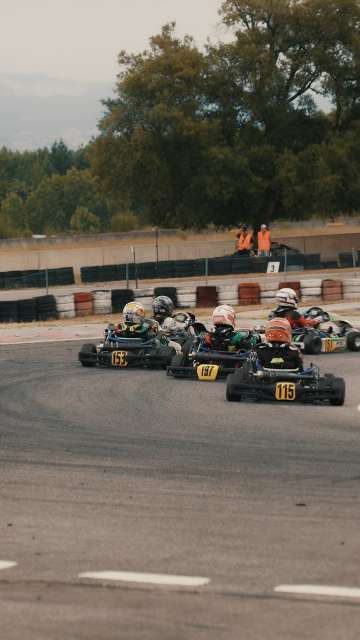 From the first braking point to the final corner, there’s no room to lift. 🏁🔥

Adrenaline, wheel-to-wheel battles, overtakes and the kind of racing that delivers a show at every corner. This is where the passion for motorsport begins — and where the drivers of tomorrow are made.

@kimi.antonelli , does this feeling look familiar? 👀🏎️

--

Da primeira travagem à última curva, no karting não há espaço para levantar o pé. 🏁🔥

Adrenalina, ultrapassagens, disputas roda a roda e aquele espetáculo que acontece a cada curva. É aqui que a paixão pelo automobilismo começa — e onde se criam os pilotos do futuro.

 @kimi.antonelli , reconheces esta sensação? 👀🏎️

#CPKarting #DesportoMotorizado #Categorias #Pilotos #OndeNascemCampeoes #CampeonatoPortugalKarting #KimiAntonelli #Portugal #Karting