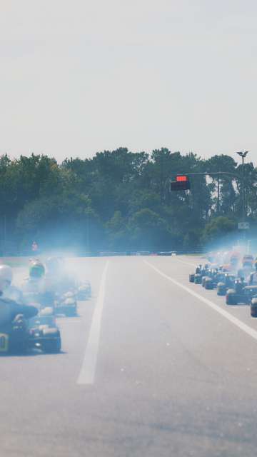 Ainda estamos a ouvir os motores. Ainda estamos a sentir a emoção!

O último fim de semana do Campeonato de Portugal de Karting foi tudo aquilo que esperamos de uma grande final: intensidade, talento, ultrapassagens, nervos à flor da pele e momentos que ficam na memória. 🔥

Foram dias de competição ao mais alto nível, com cada curva, cada travagem e cada décimo de segundo a fazer a diferença.

No final, ficaram os campeões. 🏆
Mas ficam também todas as histórias, batalhas e emoções que fizeram desta final um fim de semana inesquecível.

#CampeonatoPortugalKarting #CPKarting #DesportoMotorizado #Karting #Portugal #OndeNascemCampeoes #Categorias #Pilotos #FinalCPK #Braga
