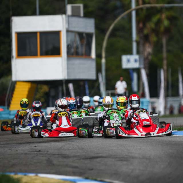 🏁 Uma época. Milhares de voltas. Uma paixão.

O Campeonato de Portugal de Karting 2026 chegou ao fim, deixando na pista momentos de pura emoção, grandes disputas e memórias que ficam. 🔥

Foram corridas ao limite, ultrapassagens, vitórias, derrotas e, acima de tudo, muita paixão pelo karting. 🏎️💨

Para já, todos os caminhos vão dar ao Bombarral para a Taça de Portugal nos dias 20, 21 e 22 de novembro! Até lá!

 #DesportoMotorizado #Pilotos #CPKarting #Karting #CampeonatoPortugalKarting #Categorias #OndeNascemCampeoes #Portugal