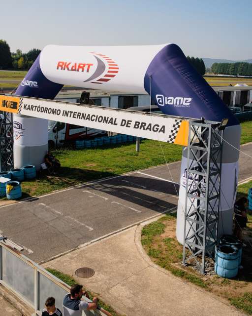 🏁 Recordar o Campeonato de Portugal de Karting em Braga! 

Dias de muita adrenalina, competição e emoções fortes no kartódromo de Braga. Cada curva, cada ultrapassagem e cada batalha em pista fizeram deste fim de semana uma memória especial.

Foi mais uma etapa de aprendizagem, dedicação e paixão pelo karting. 💨🏆

Venha a Taça de Portugal!

 #CampeonatoPortugalKarting #DesportoMotorizado #Karting #OndeNascemCampeoes #Pilotos #FinalCPK #Categorias #Braga #Portugal #CPKarting