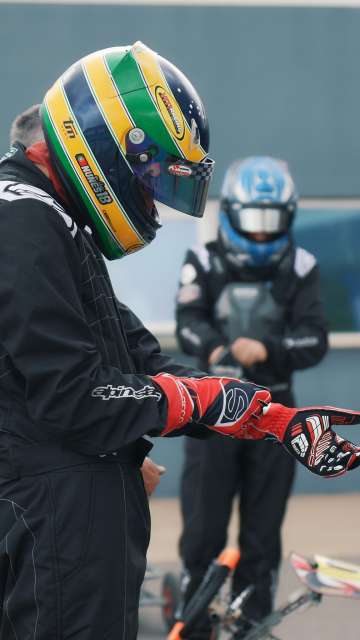 Curiosidades sobre o Campeonato Portugal de Karting!!

🎤🏁 Sabias responder a estas perguntas?

#Karting #CampeonatoPortugalKarting #CPKarting #DesportoMotorizado #Portugal #BastidoresCPK #Pilotos #OndeNascemCampeoes